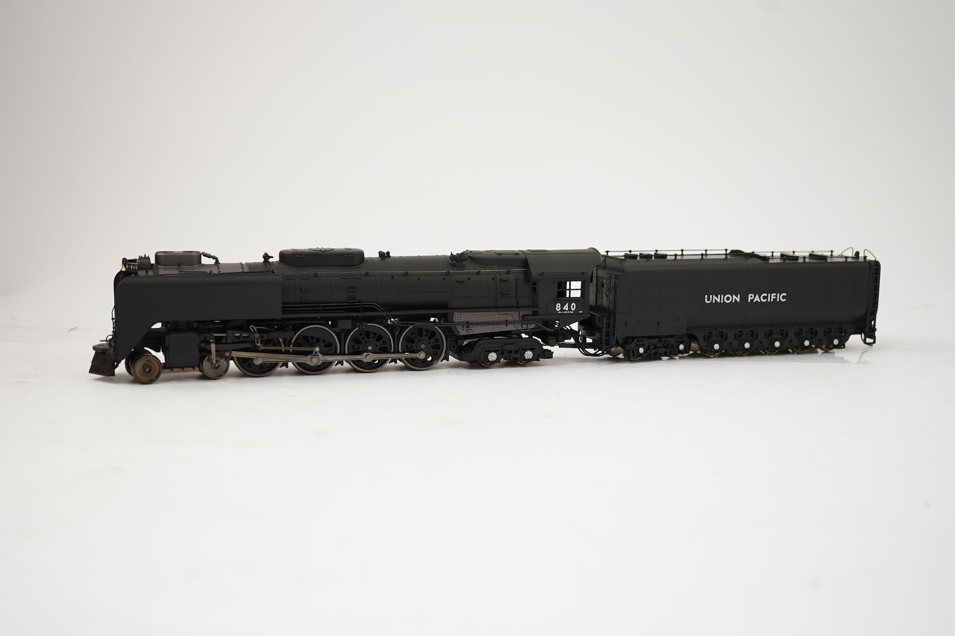 A boxed HO gauge Rivarossi (R5473) model of Union Pacific FEF3 840, 4-8-4 tender locomotive, powered for two rail operation.
